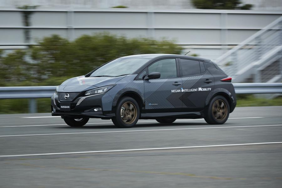  Nissan Leaf All-Wheel-Control Test Сar 2019 года  (фото 14 из 19)